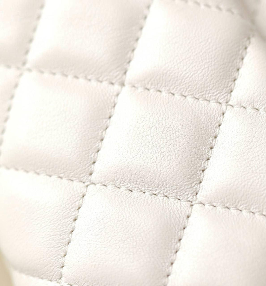 Chanel Beyaz Kuzu Derisi Mini Kapaklı Çanta - Glimmer of Luxury