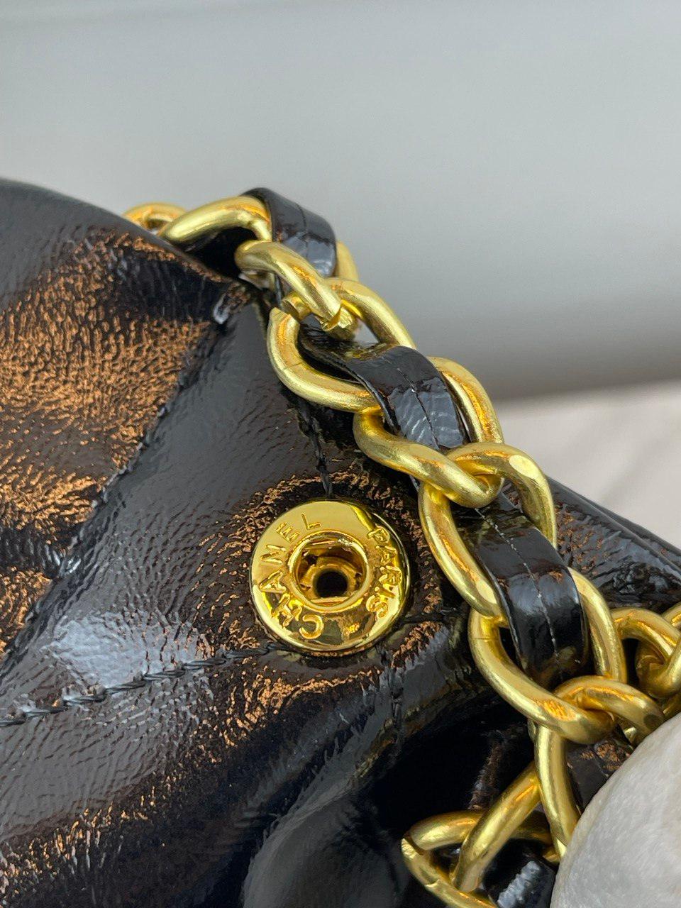 Chanel Siyah Dana Derisi Küçük Kova Çantası İnci Takılar İle - Glimmer of Luxury