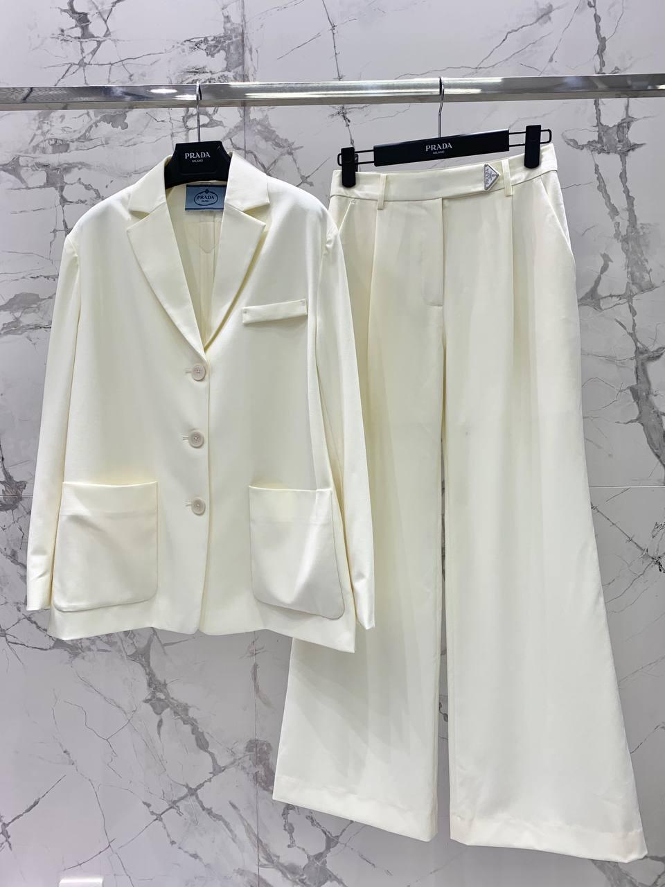 Prada Takım Elbise - Glimmer of Luxury