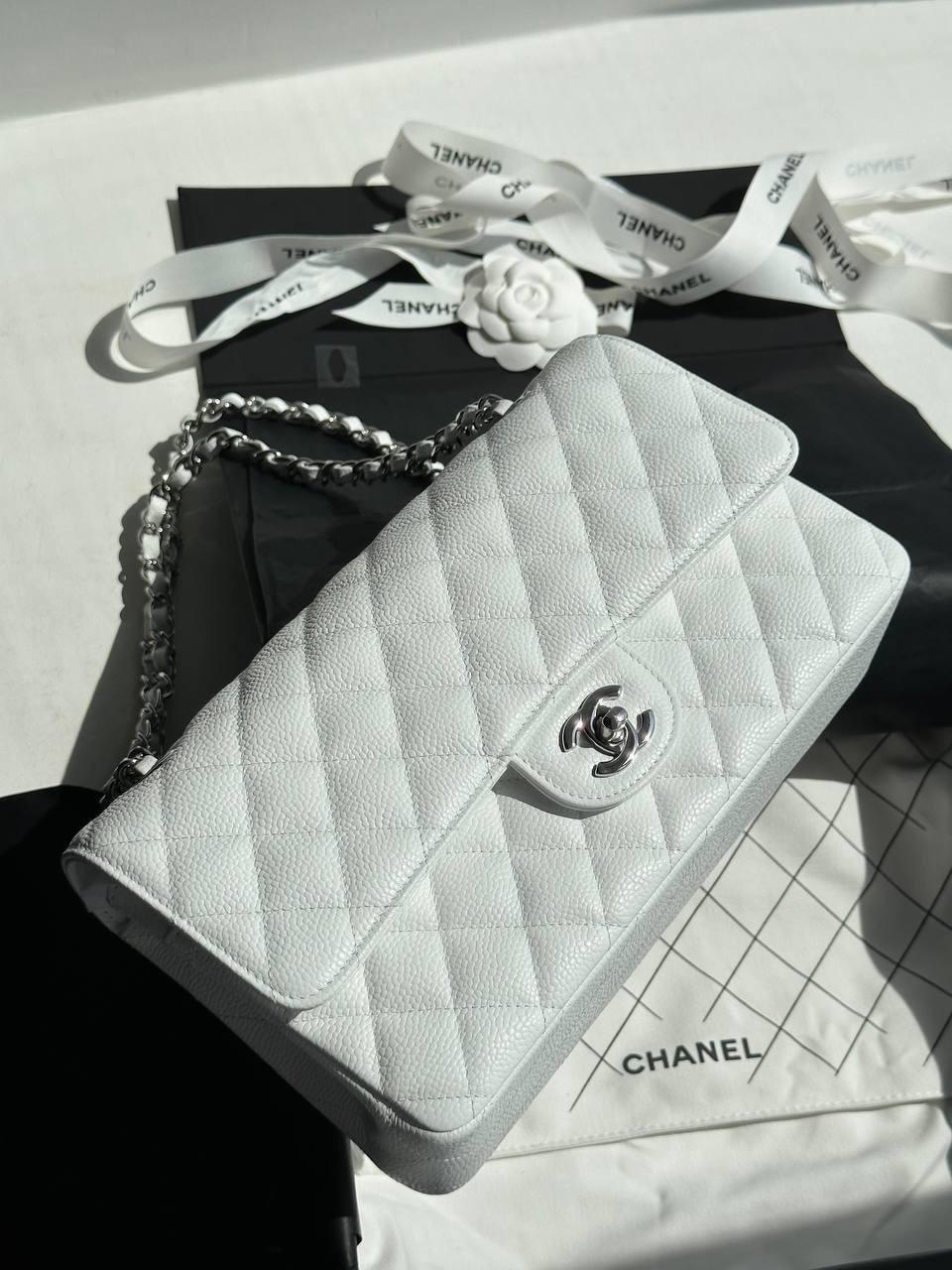 Chanel Klasik Orta Beyaz Havyar - Glimmer of Luxury