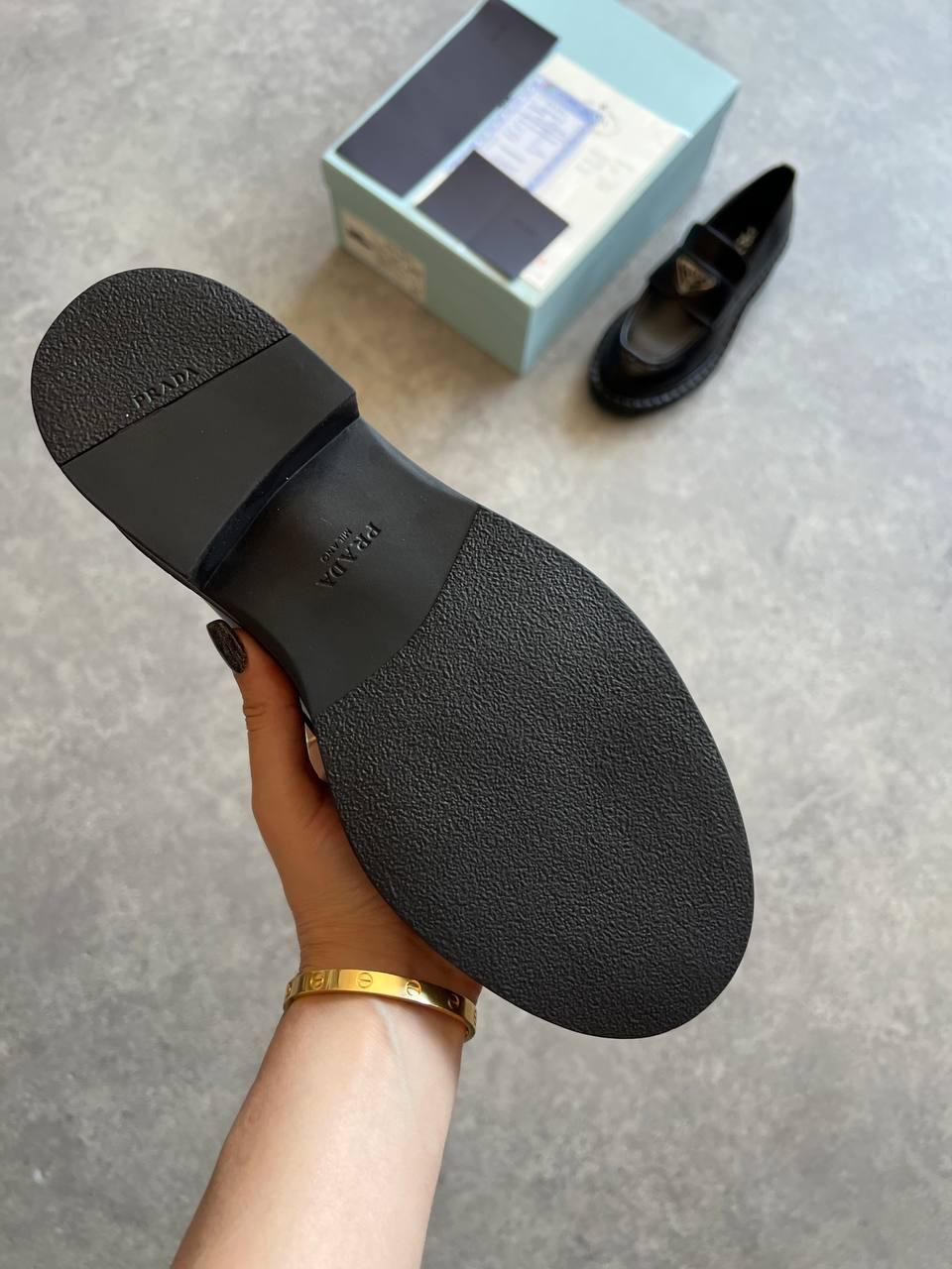 Prada Fırçalanmış Deri Loafer - Glimmer of Luxury