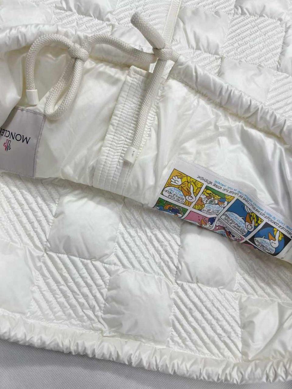 Moncler Ancy Mont - Glimmer of Luxury