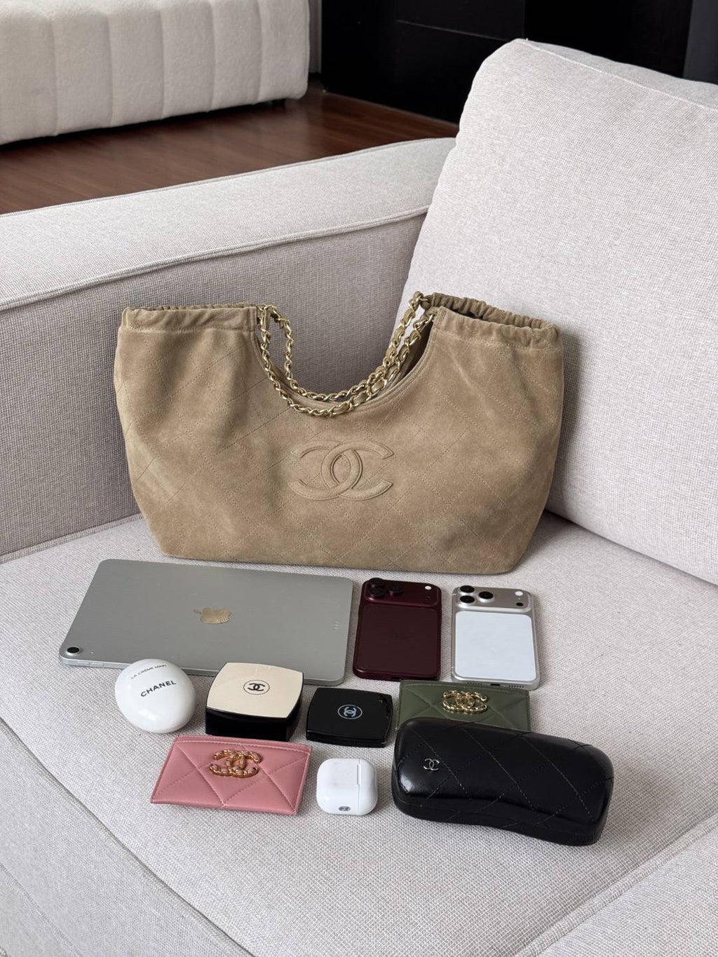 Chanel Süet Kapitone Neo Cabas / Maxi CC Hobo Alışveriş Çantası – Bej