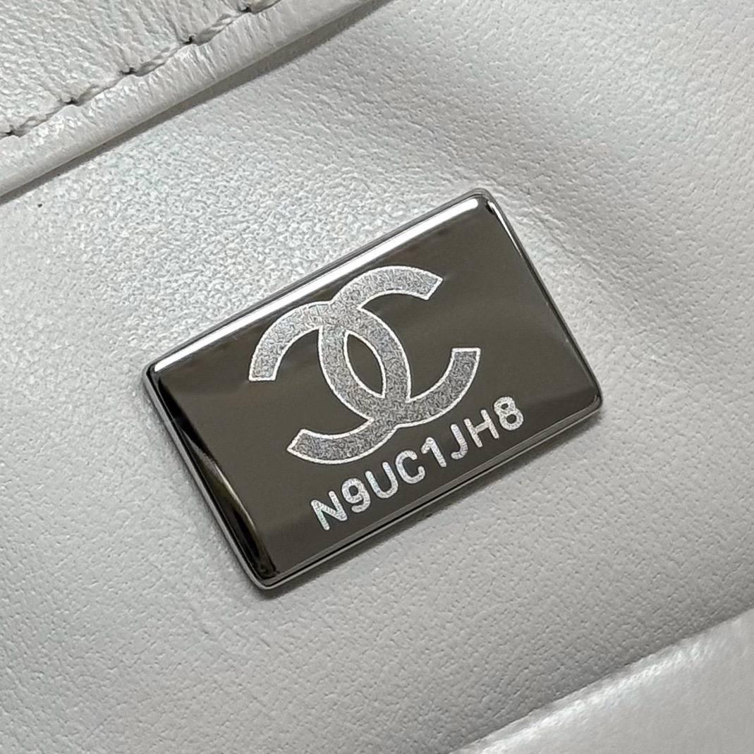 Chanel Sequin CC Küçük Tek Kanatlı Beyaz Siyah - Glimmer of Luxury