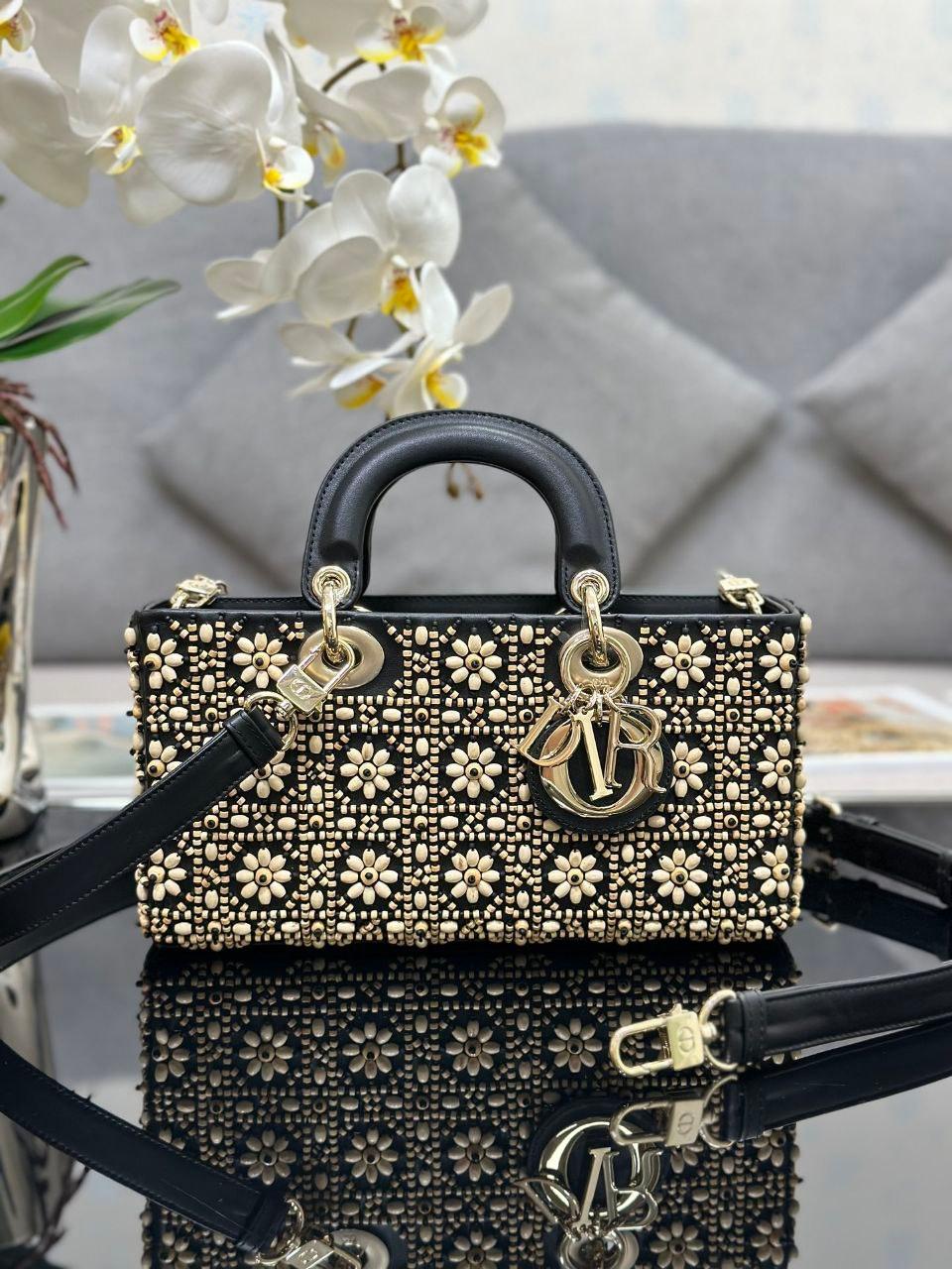 Dior Lady D-Joy Kuzu Derisi Çanta Motif Sınırlı Sayıda Üretim - Glimmer of Luxury