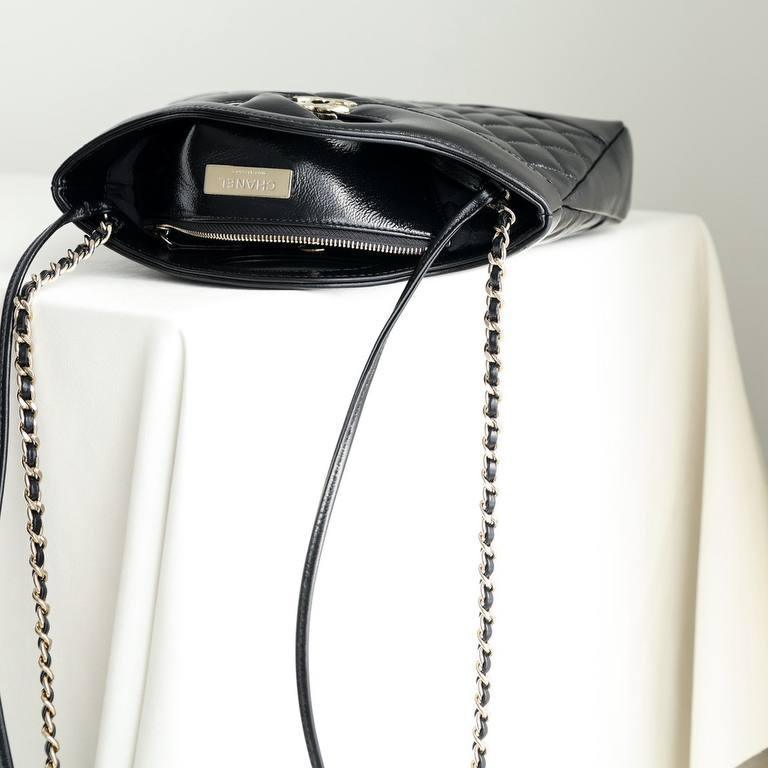 Chanel Parlak Kuzu Derisi Kapitone 31' Alışveriş Çantası Siyah - Glimmer of Luxury