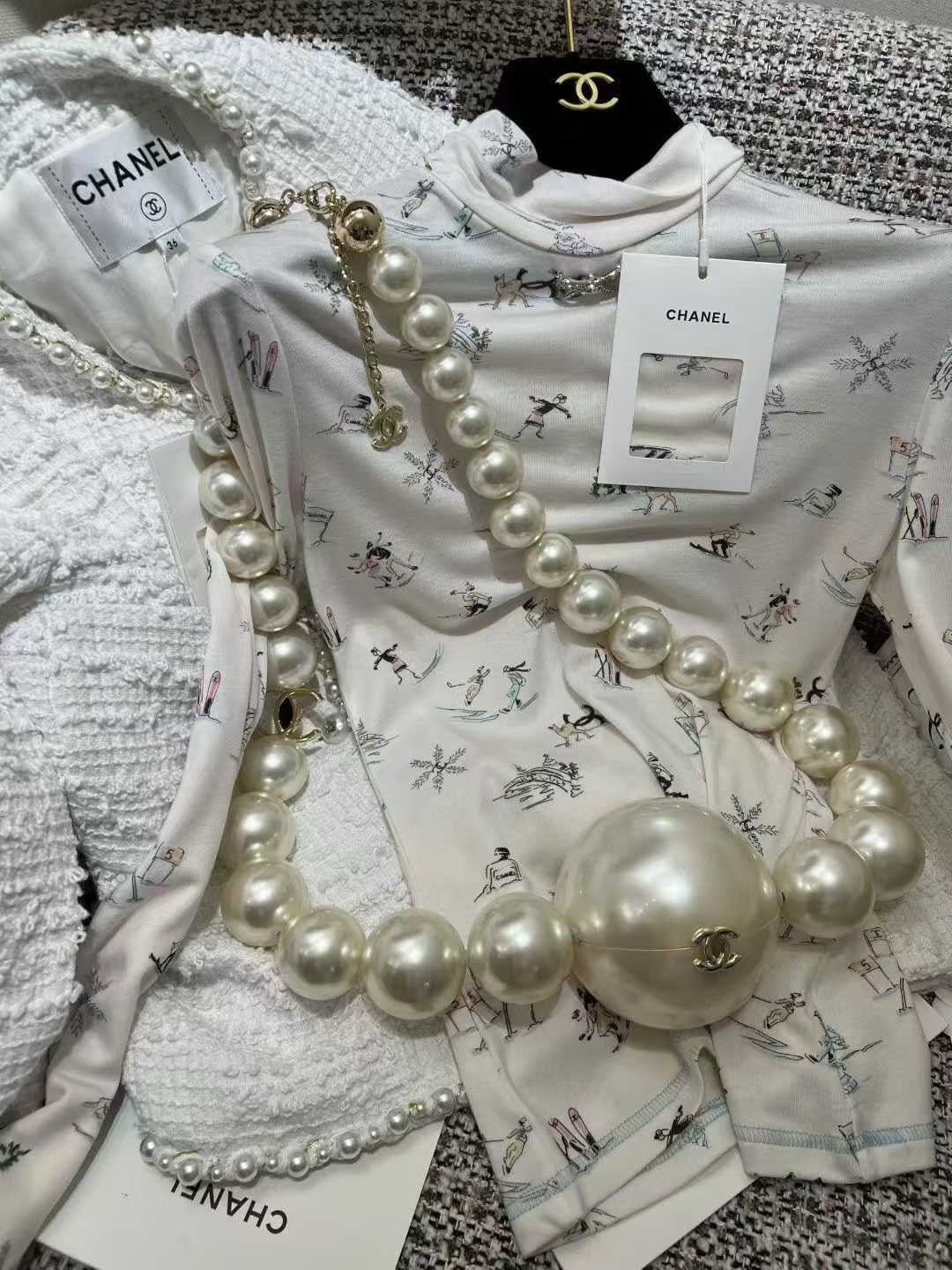 Chanel Pearl Necklace Miniature