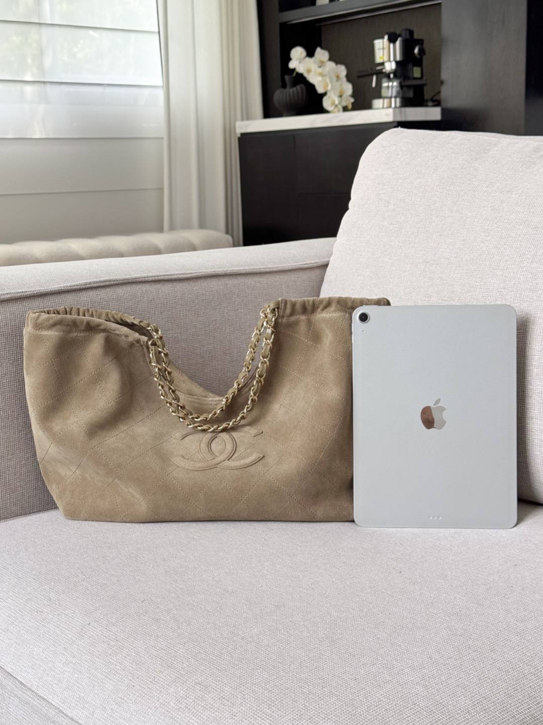 Chanel Süet Kapitone Neo Cabas / Maxi CC Hobo Alışveriş Çantası – Bej