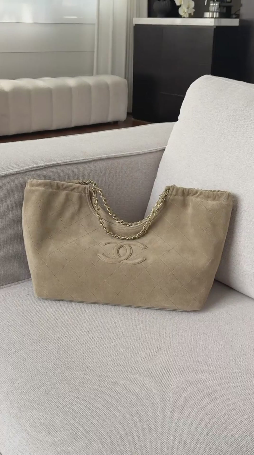 Chanel Süet Kapitone Neo Cabas / Maxi CC Hobo Alışveriş Çantası – Bej